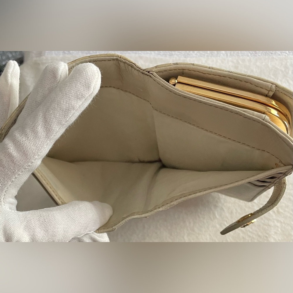 Miu Miu Vintage Authentic Cream Crocodile-Embossed Kiss-Lock/Snappy Snap Wallet - Picture 7 of 17